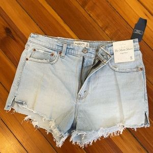 Abercrombie high rise mom short - nwt